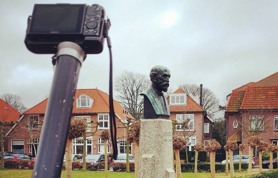 Remote-controlled Sony RX100 II on a monopod for Photogrammetry 3D Capture